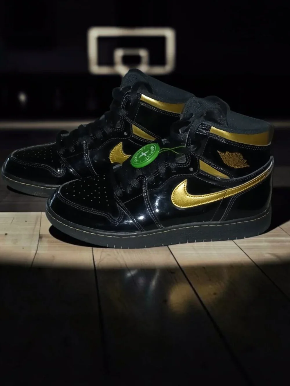 Nike Air Jordan 1 Retro High OG GS Black Metallic Gold 575441-032 Women's 7.5